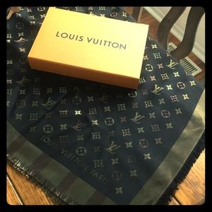 Louis Vuitton So Shine Monogram Shawl. BRAND NEW.